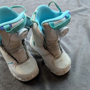 Burton Kids Snowboard Boots in White and Aqua. Good Condition
